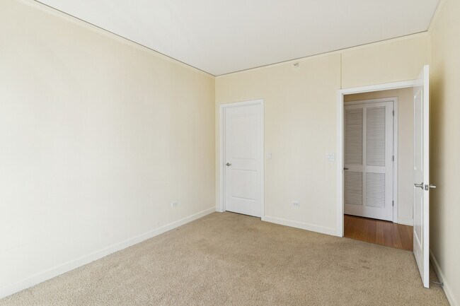 Building Photo - 225 N Columbus Dr