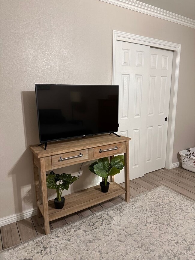 Building Photo - Beautiful fully furnished home with many leasing options available! Contact our office for pricin...