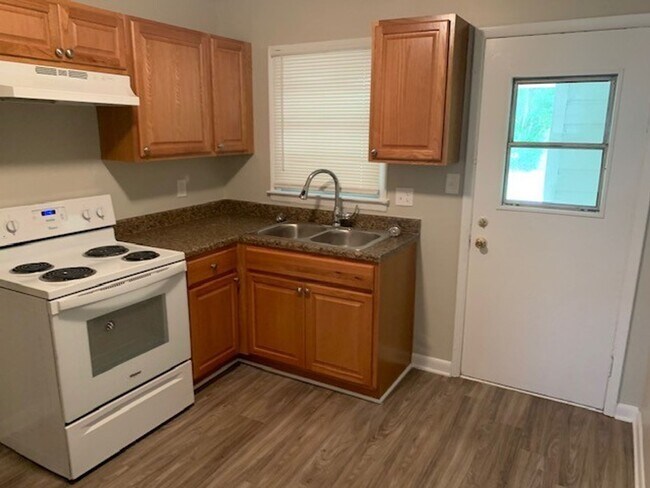 Building Photo - 1073-1075 Wisteria Dr SW