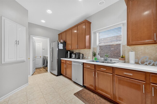 Building Photo - 19343 Dickson Park Dr