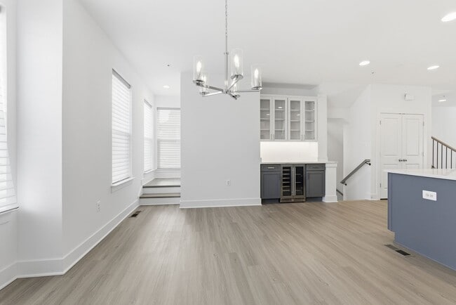 Building Photo - Beautiful 4 BR/4.5 BA EOG Townhome in Laurel!