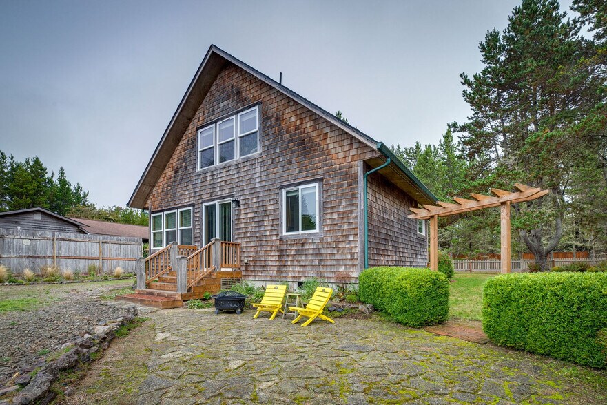 Building Photo - 33431 Douglas Dr