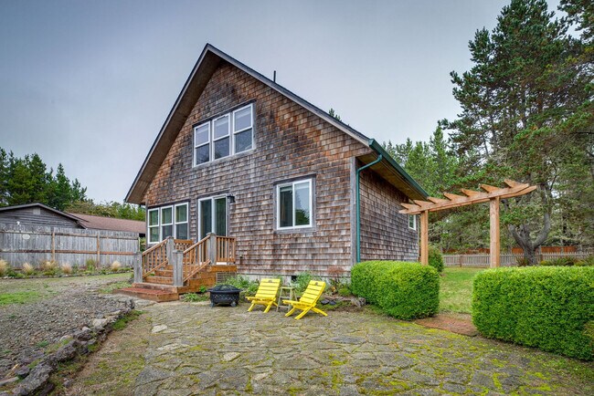 Building Photo - 33431 Douglas Dr