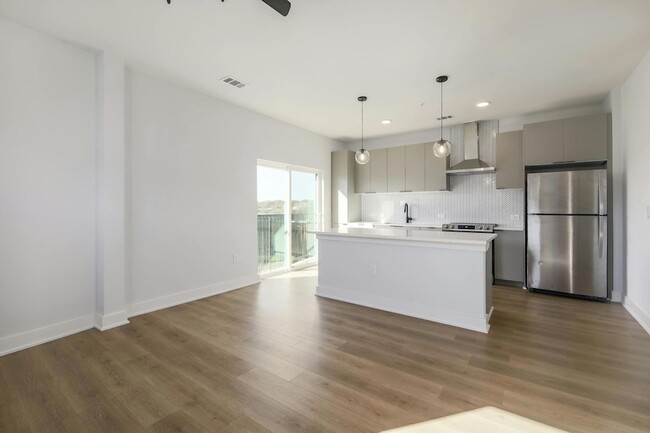 Building Photo - 2500 Longview St