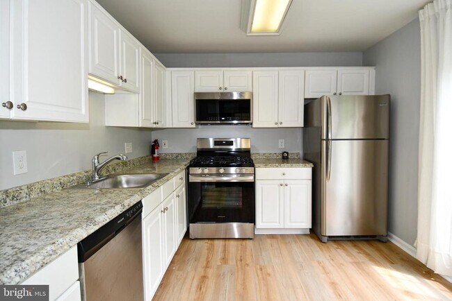 Building Photo - 46893 Eaton Terrace