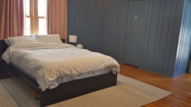 Building Photo - 901 Country Club Ave