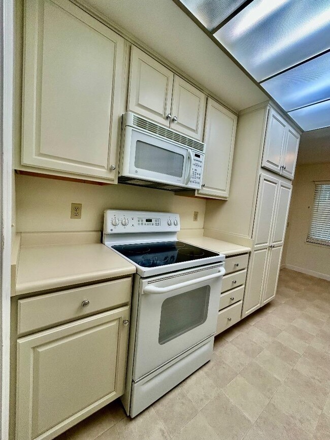 Building Photo - 5138 Cribari Pl