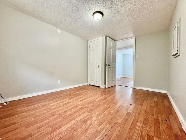 Building Photo - 919 S 25th St