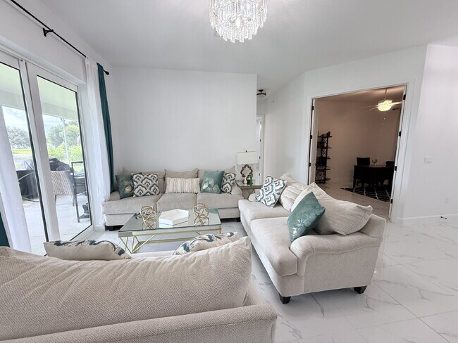 Building Photo - 5 Bedroom and 6 Bathroom, Lake view House