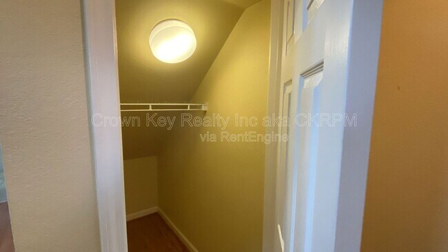 Building Photo - 1367 Gwerder St