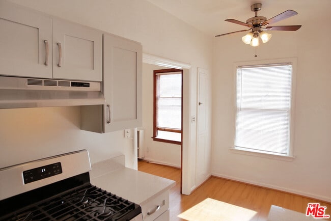 Building Photo - 611 Cloverdale Ave