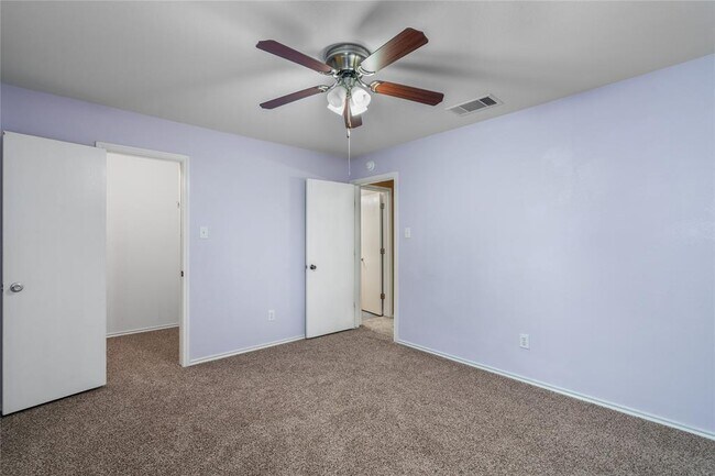 Building Photo - 2609 Jason Dr