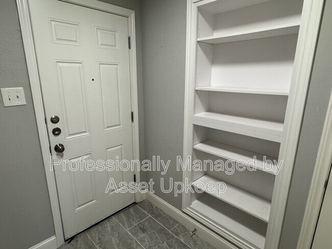 Building Photo - 1223 Dumont Dr