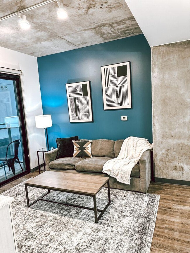 Building Photo - 1031 N Park Ave