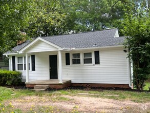 Building Photo - Cute 2 BD - 1 BA - Downtown Greer Bungalow...