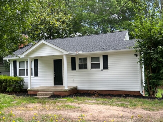 Primary Photo - Cute 2 BD - 1 BA - Downtown Greer Bungalow...