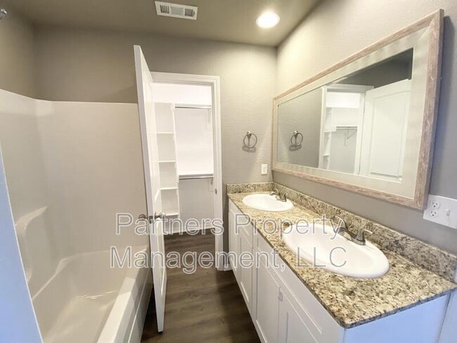 Building Photo - 201 Hindman Dr