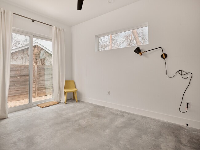 Building Photo - 910 Gullett St