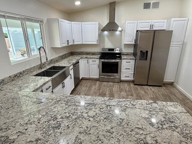 Building Photo - 3761 E Dulciana Ave