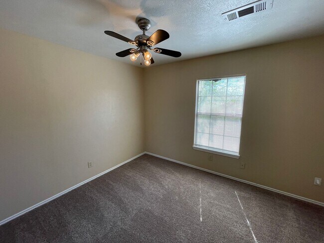 Building Photo - Perfect Home for you!