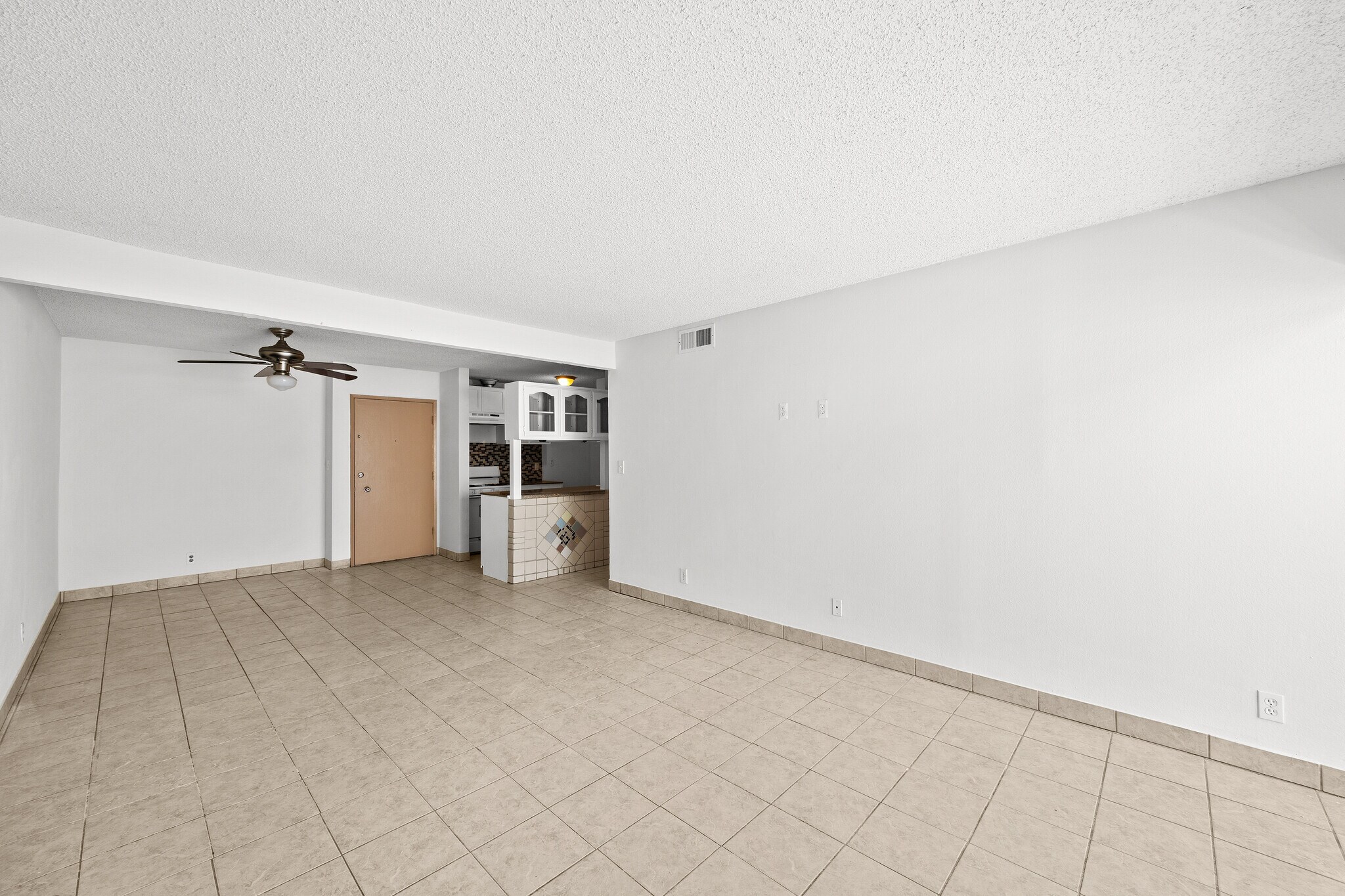 Building Photo - 18620 Hatteras St
