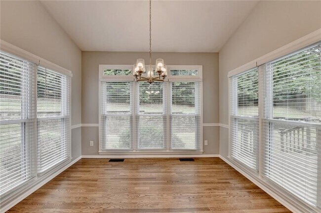 Building Photo - 10665 Wren Ridge Rd
