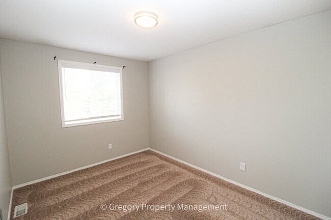 Building Photo - Well Maintained 1st Time Rental 4bed 3bath 2 Car 2076sf New Paint. Huge Fenced Backyard A/C