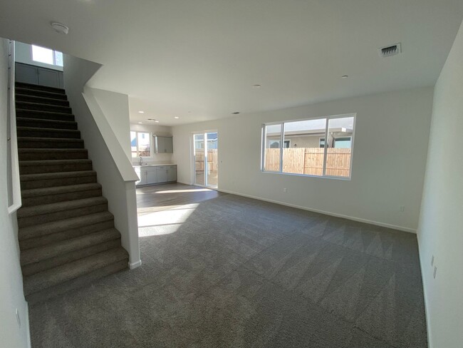 Building Photo - Newly Built in NW Visalia near Shannon Ranch!