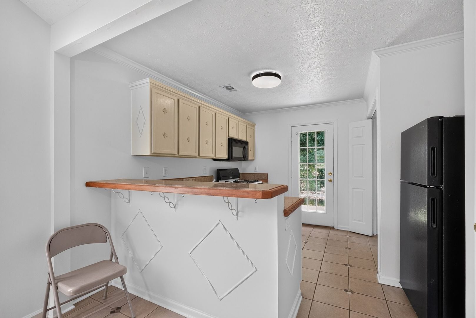 Building Photo - 327 Autumn Lake Dr