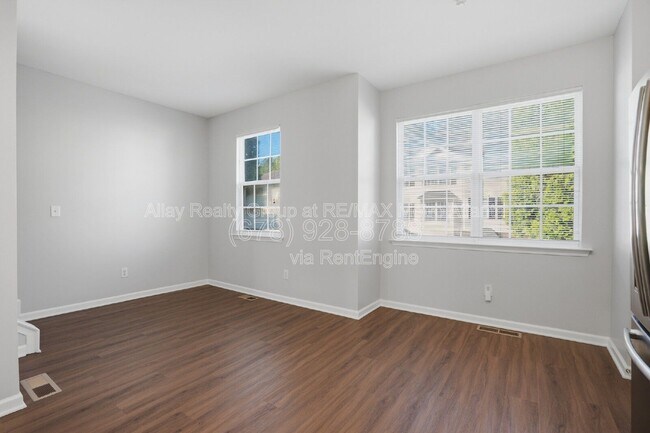 Building Photo - 648 Providence Pl SW