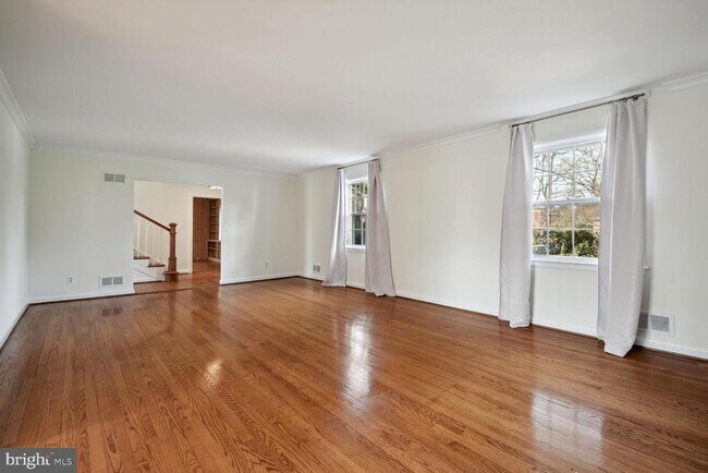 Building Photo - 5801 Hillburne Way
