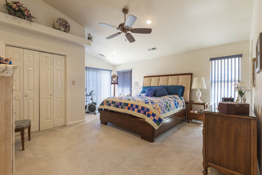 Master bedroom - 197 Yolla Bolly Trl