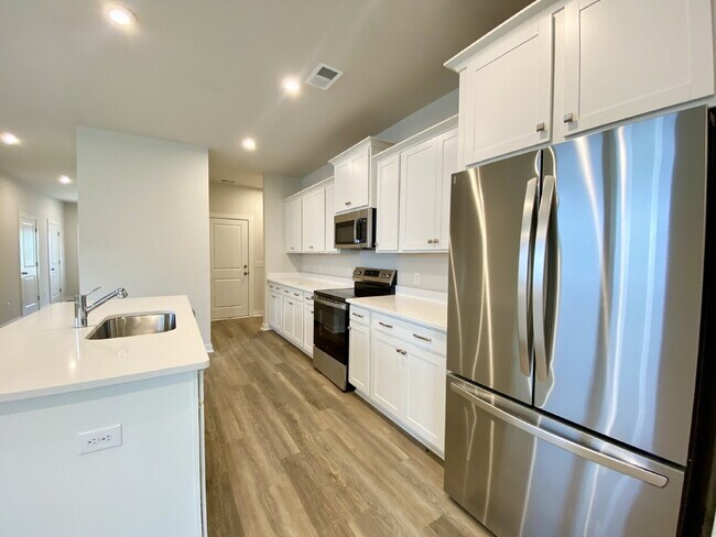 Building Photo - Brand New Single Family Home Just Minutes ...