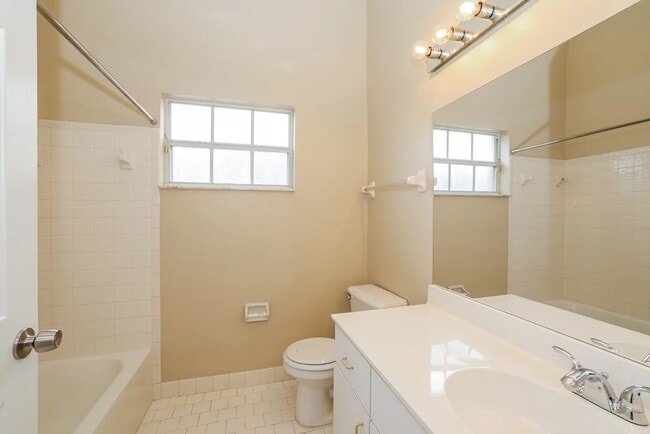 Building Photo - 6066 Ungerer St