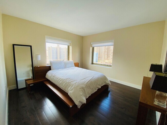 Building Photo - Fully furnished unit at the Watermark!