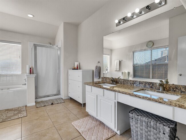 Building Photo - 5514 Gatesprings Ln