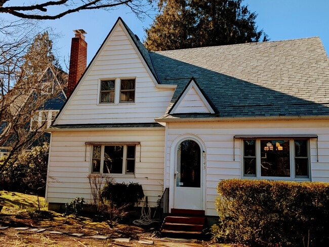 Front - 2543 NE 31st Ave