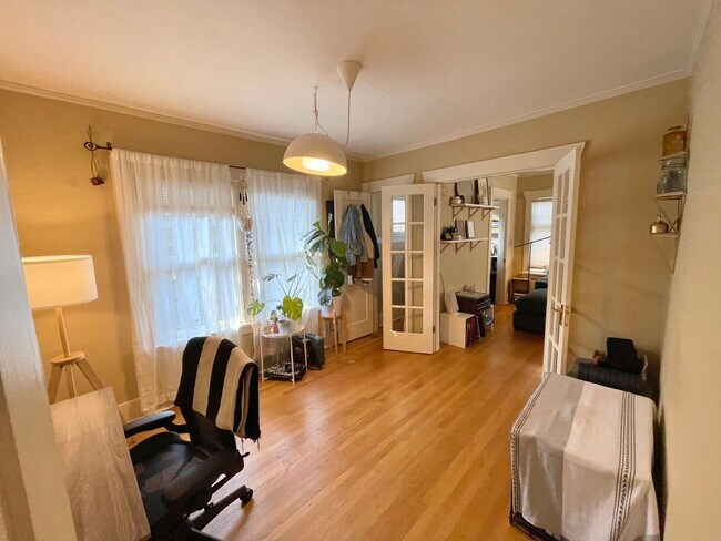 Building Photo - Lovely Craftsman in the Heart of Ballard / Phinney