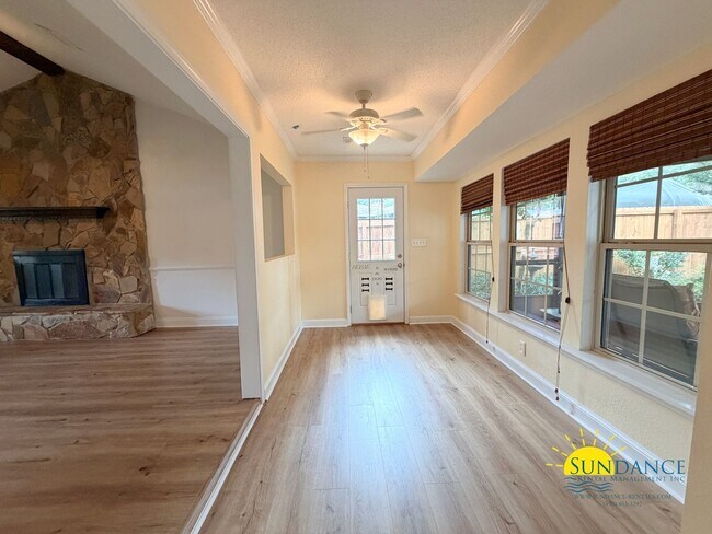 Building Photo - Stunning 3 Bedroom Home in Valparaiso with In-ground pool!