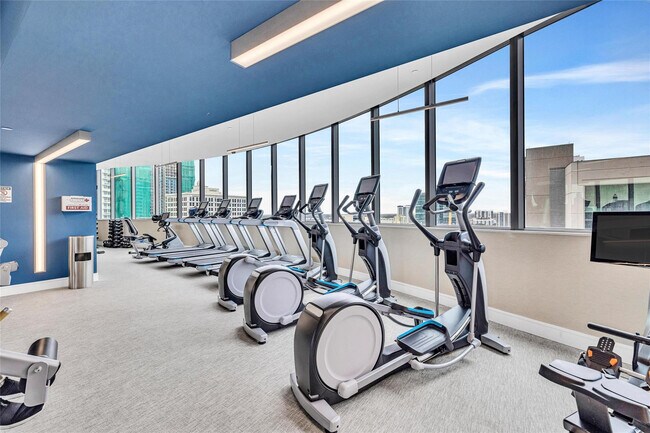 Building Photo - 100 E Las Olas Blvd