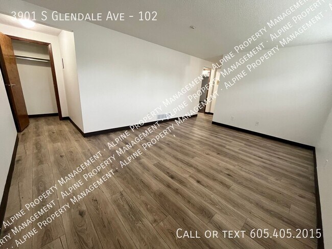 Building Photo - 3901 S Glendale Ave