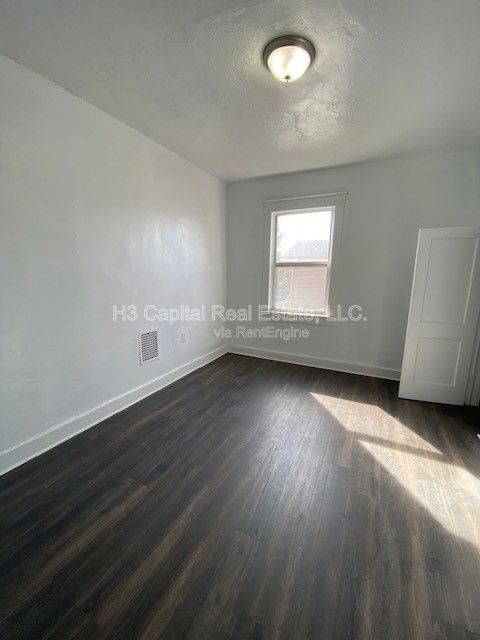 Building Photo - 2458 Benton St