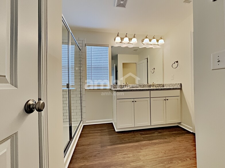 Building Photo - 227 Ivy Brook Dr