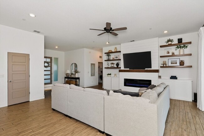 Building Photo - Charming 4BR House in Madera