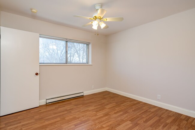 Building Photo - Cozy 1 Bedrooms in Maplewood