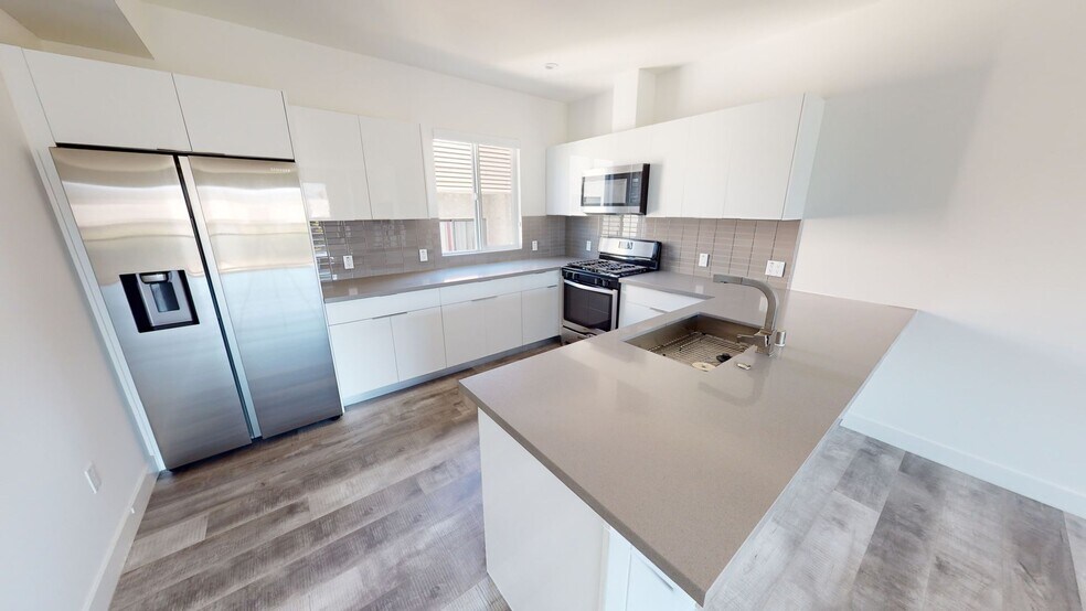 Interior Photo - 12905 Landale St