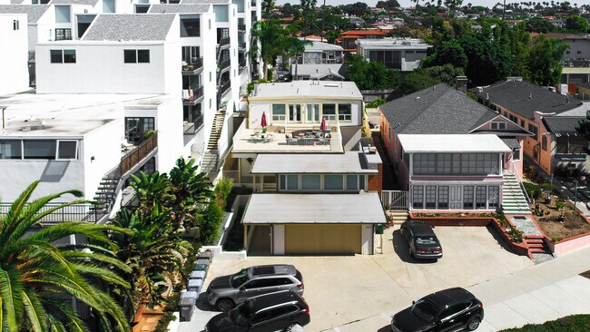 Building Photo - 622 Esplanade