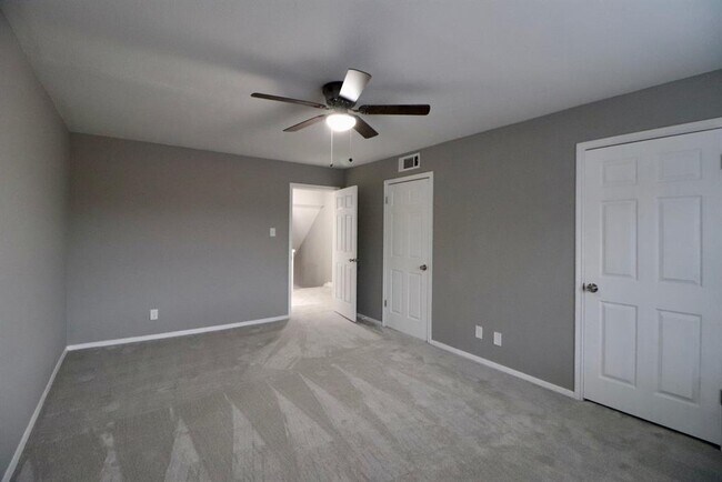Building Photo - 11550 Chimney Rock Rd