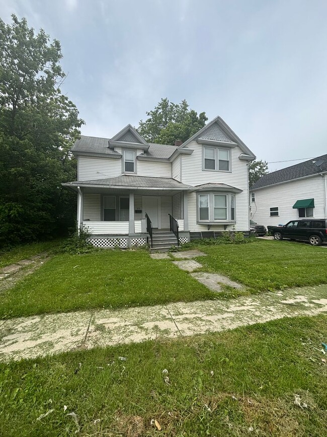 Primary Photo - Section 8 Accepted - Spacious 4br/2ba Home