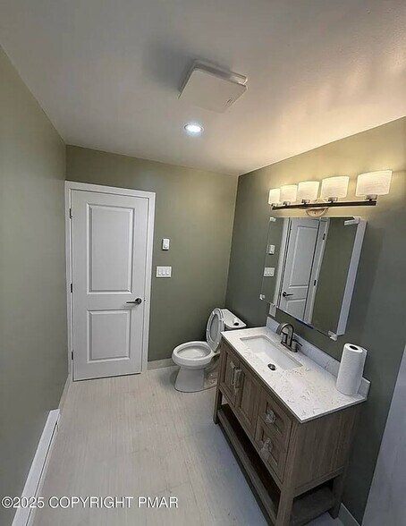 Building Photo - 8911 Little John Dr